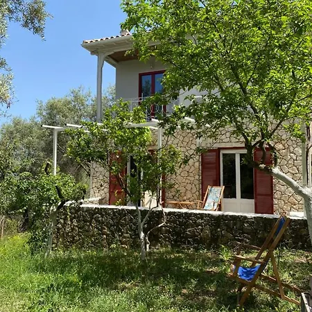 πέτρινο σπίτι με κήπο και θέα στον ελαιώνα, Ii *