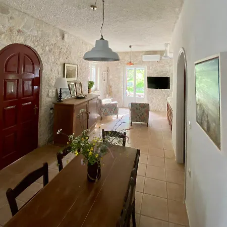 Apartment πέτρινο σπίτι με κήπο και θέα στον ελαιώνα, Ii