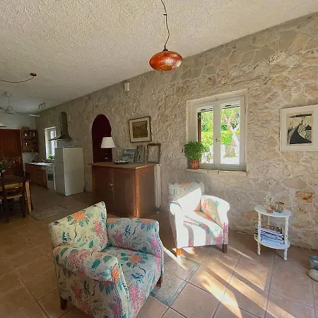 Appartement πέτρινο σπίτι με κήπο και θέα στον ελαιώνα, Ii