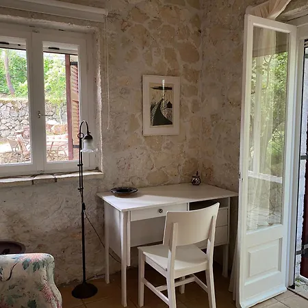 πέτρινο σπίτι με κήπο και θέα στον ελαιώνα, Ii Apartment Katouna